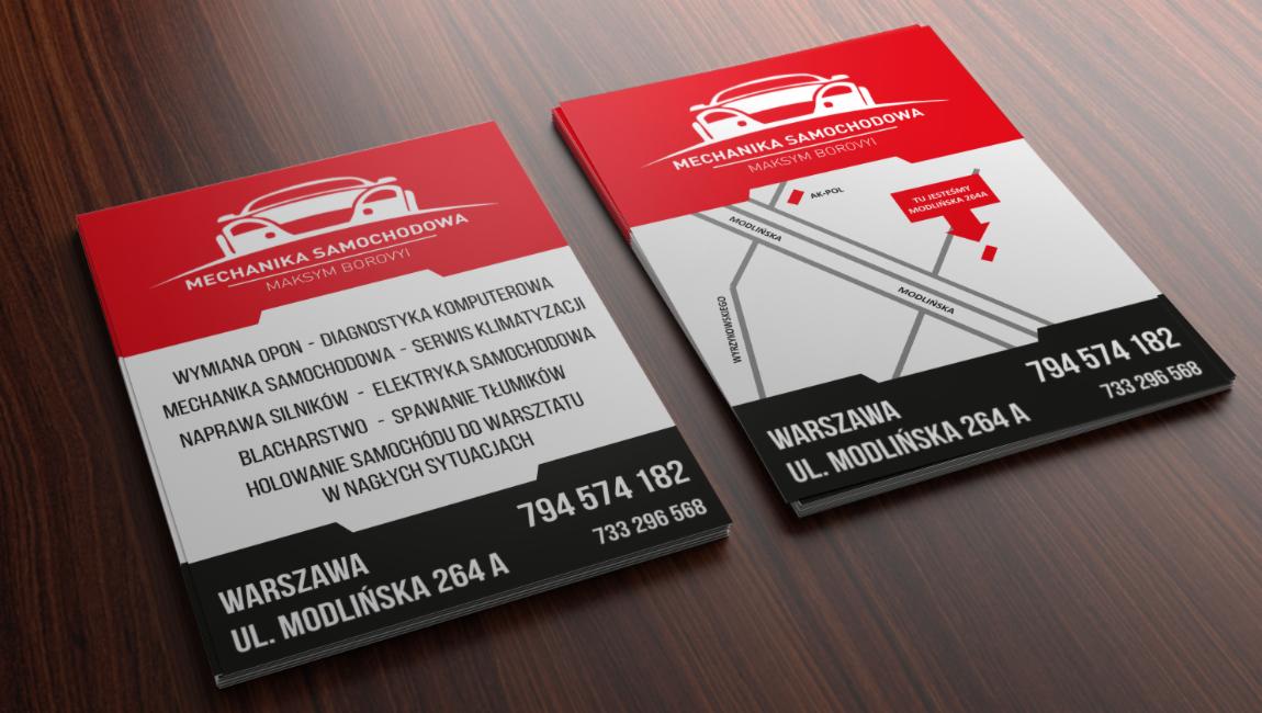 Dwie wizytówki warsztatu samochodowego na drewnianym stole. Jedna wizytówka zawiera listę usług, a druga mapkę dojazdu.