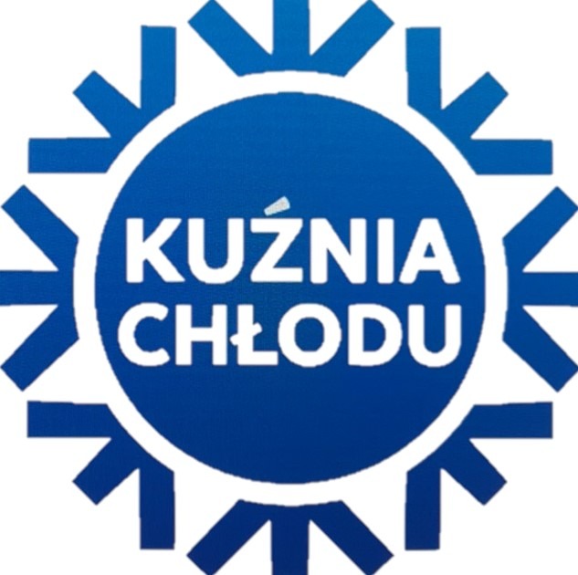 Logo firmy Kuźnia Chłodu w kolorze niebieskim, z nazwą firmy wpisaną w okrąg, otoczone stylizowanymi promieniami przypominającymi płatki śniegu.