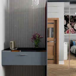 Nowoczesne wnętrze: szara konsola z fioletowymi tulipanami, beżowa torebka, ściana z pionowymi panelami, lustrzane drzwi przesuwne odbijające sypialnię z kwiatowym motywem.