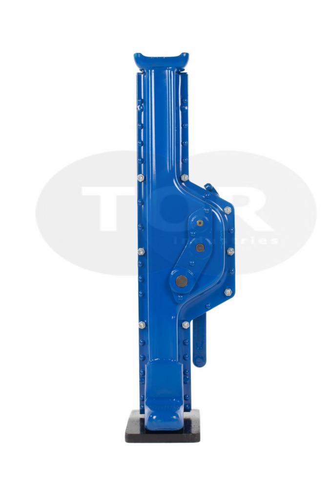 Niebieski podnośnik zębatkowy na czarnej podstawie, widok z boku na białym tle, widoczne śruby i mechanizm zapadkowy.