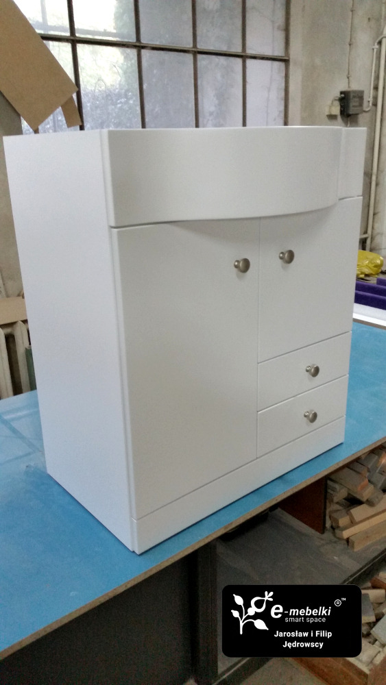 szafka umywalkowa do łazienki malowana białym lakierem matowym