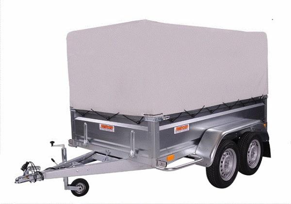 Szara, nowa przyczepka samochodowa z plandeką, dostępna w Ełku, z widocznymi detalami konstrukcyjnymi i dwoma osiami.