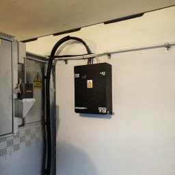 Kolejny montaż, kompensator dynamiczny mocy biernej w galerii handlowej Warszawa