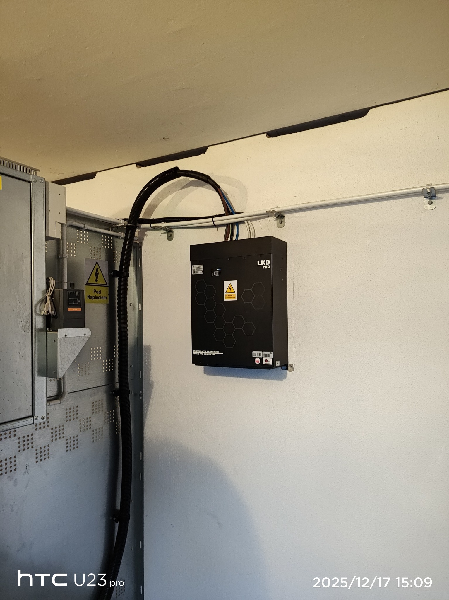 Kolejny montaż, kompensator dynamiczny mocy biernej w galerii handlowej Warszawa
