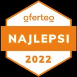 Pomarańczowa odznaka Oferteo Najlepsi 2022 w kształcie sześciokąta.