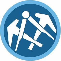 Niebieskie logo z białym symbolem przypominającym kompas i kątownik, otoczone okręgiem w dwóch odcieniach niebieskiego.