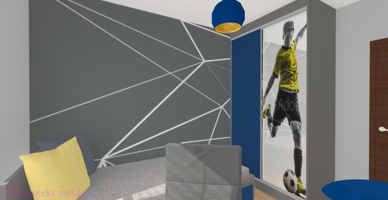 Wizualizacja pokoju młodzieżowego z szarą ścianą zdobioną białymi liniami, niebieską szafą z grafiką piłkarza i okrągłą lampą sufitową w kolorze niebieskim z elementami złota.