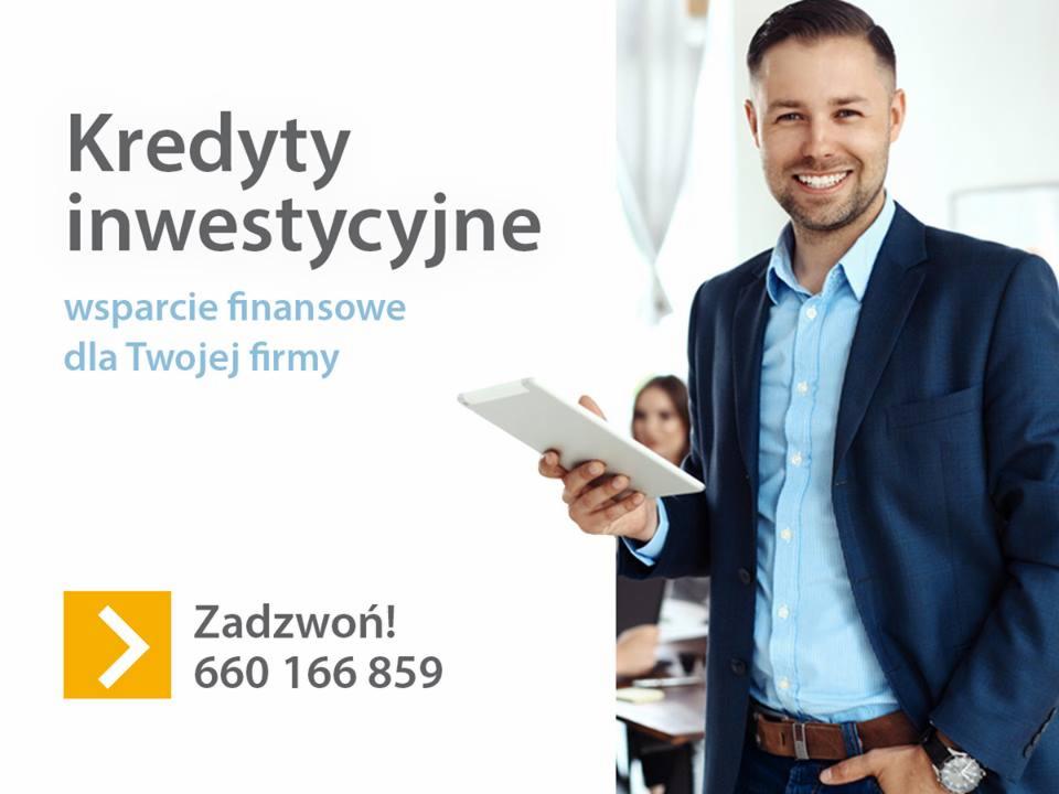 Uśmiechnięty mężczyzna w garniturze trzymający tablet, obok tekst 'Kredyty inwestycyjne, wsparcie finansowe dla Twojej firmy' oraz numer telefonu.