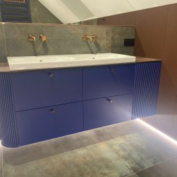 Szafka umywalkowa z giętym ryflowanym frontem