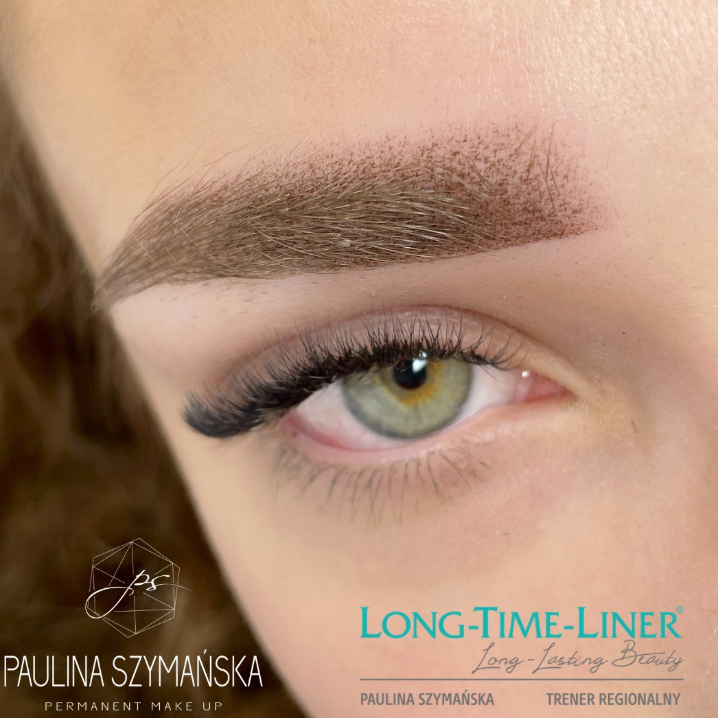 Makijaż permanentny brwi, zbliżenie