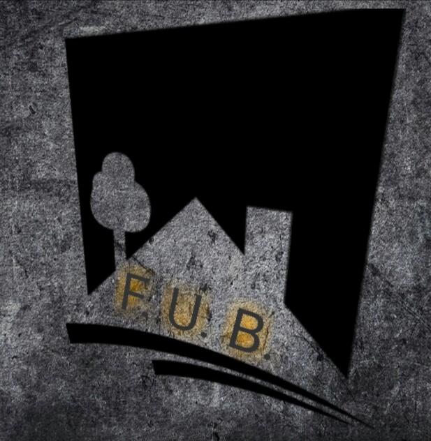 Abstrakcyjne logo firmy z motywem domu, drzewa i liter FUB na teksturowanym tle.