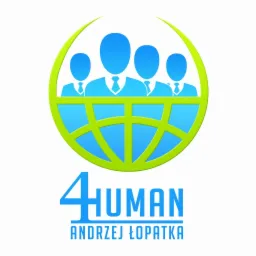 Błękitno-zielone logo firmy 4Human z sylwetkami ludzi w okręgu symbolizującym globus, poniżej nazwa firmy i imię Andrzej Łopatka.