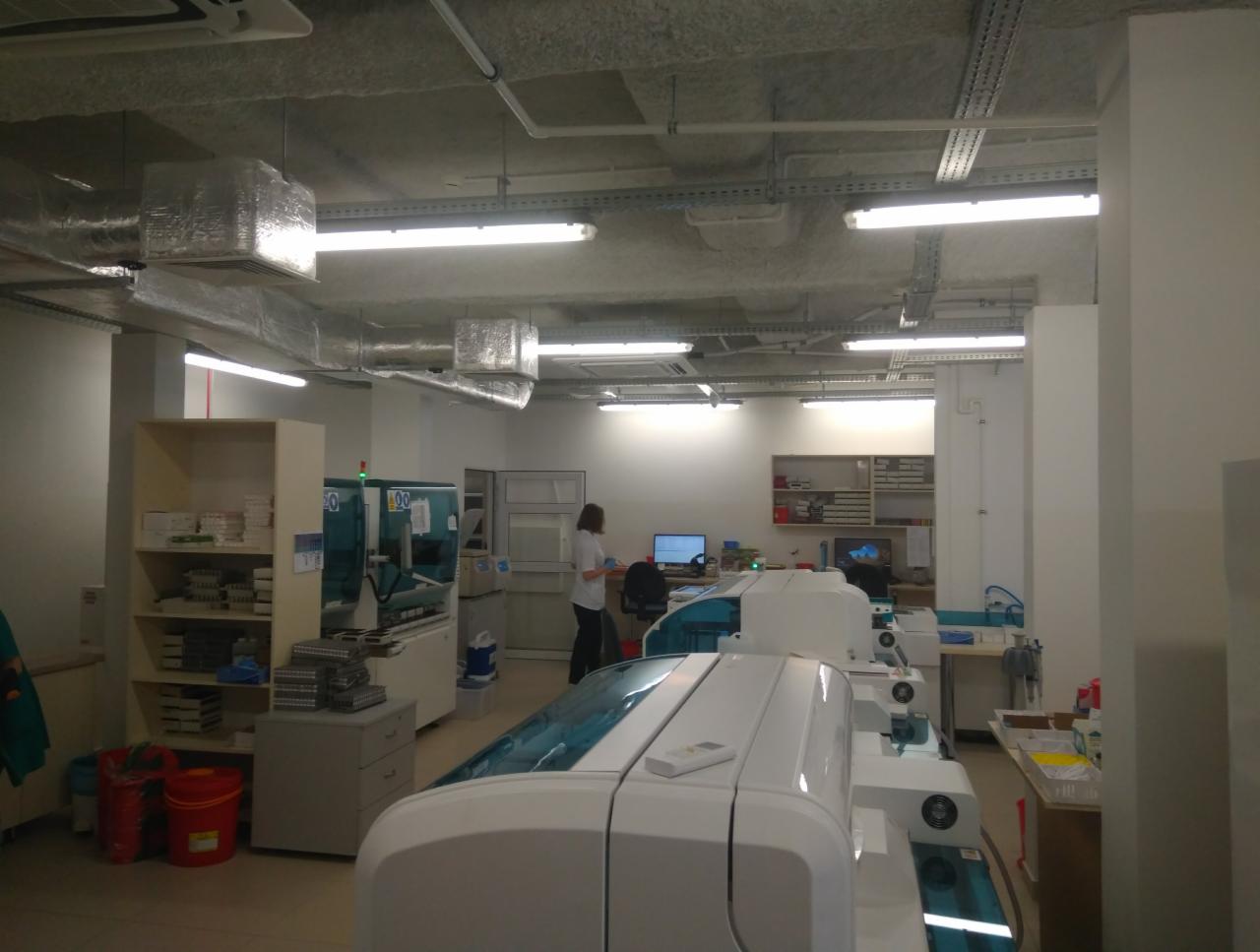 sieć sterowania maszynami laboratoryjnymi