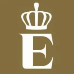 Eleganckie logo firmy z Krakowa, stylizowane na monogram z koroną, na jednolitym, ciepłym, beżowym tle. Minimalistyczny design, wysoka czytelność.