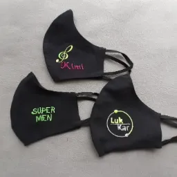 Maseczki bawełniane z logo firmy lub dowolnym napisem.