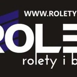 Logo firmy ROLES, specjalizującej się w roletach i bramach, z adresem strony internetowej na czarnym tle.