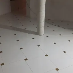 Hol plytka 60/60cm plus wstawka mosieżna 7.5/7.5cm