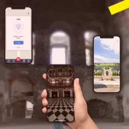 Prezentacja mobilnej aplikacji 3D z rekonstrukcją historycznego zamku: na trzech smartfonach wyświetlane są wizualizacje wnętrz i otoczenia zamku, w tle widoczne ruiny zamku.