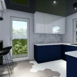Wizualizacja nowoczesnej kuchni z granatowymi szafkami, białymi blatami i marmurowym backsplashiem, z widokiem na zieleń przez okno i drzwi balkonowe.