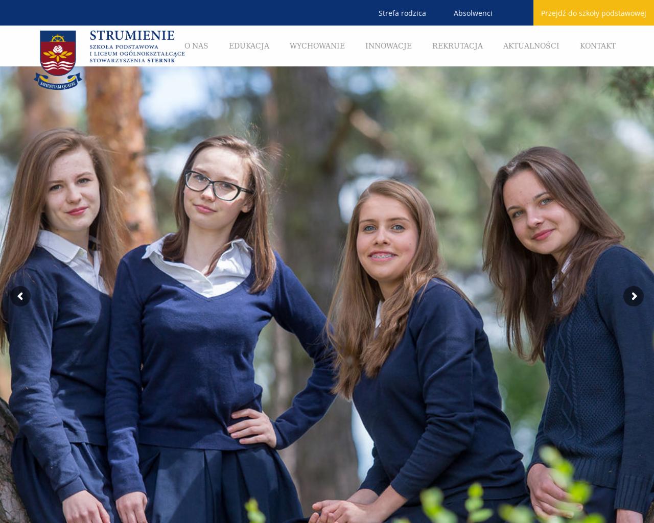 Strona internetowa szkoły dla dziewcząt 'Strumienie' z młodymi uczennicami w granatowych mundurkach na pierwszym planie, widoczne menu nawigacyjne i logo szkoły w lewym górnym rogu.