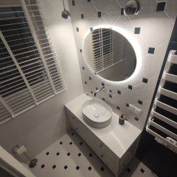 pomysł na małą łazienkę, połączenie małych kafli z większymi..
www.facebook.pl/jazomex
tel. 889 401 528
