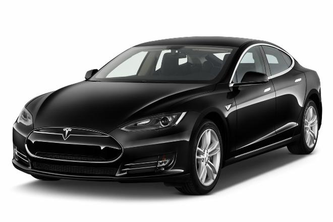Czarna Tesla Model S, widok z przodu, na białym tle, prezentująca elegancki design i chromowane detale.