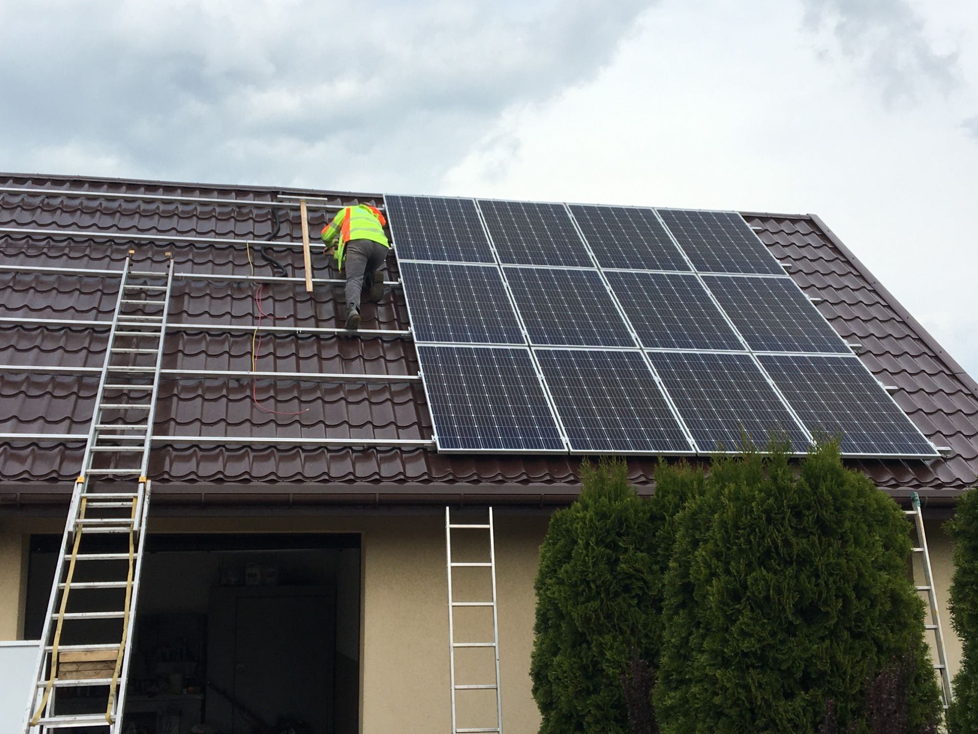 Montaż modułów fotowoltaicznych firmy BRUK-BET SOLAR