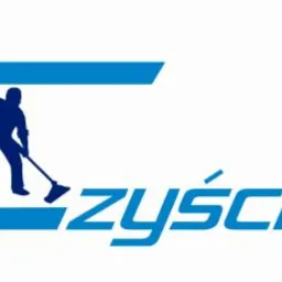 Niebieskie logo firmy sprzątającej 'Czyścioch' z sylwetką osoby czyszczącej powierzchnię za pomocą węża i szczotki.