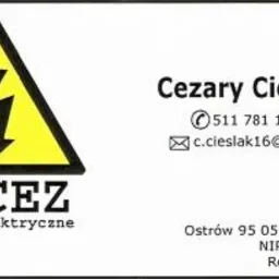 Wizytówka firmy ELCEZ Usługi Elektryczne z symbolem ostrzegawczym wysokiego napięcia, numerem telefonu i adresem e-mail Cezarego Cieślaka.