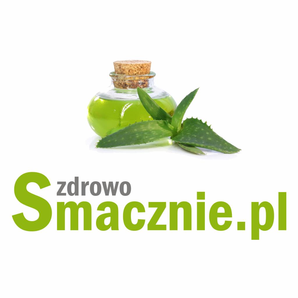 Szklana buteleczka z korkiem wypełniona zielonym płynem, obok liście aloesu, na dole zielony napis 'zdrowo smacznie.pl'.