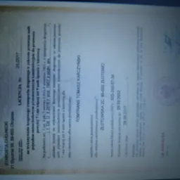 Skan licencji na wykonywanie krajowego transportu drogowego, wydanej przez Starostę Chojnickiego firmie TOMTRANS TOMASZ KARCZYŃSKI, ważnej do 29.09.2032, z pieczęcią urzędową.