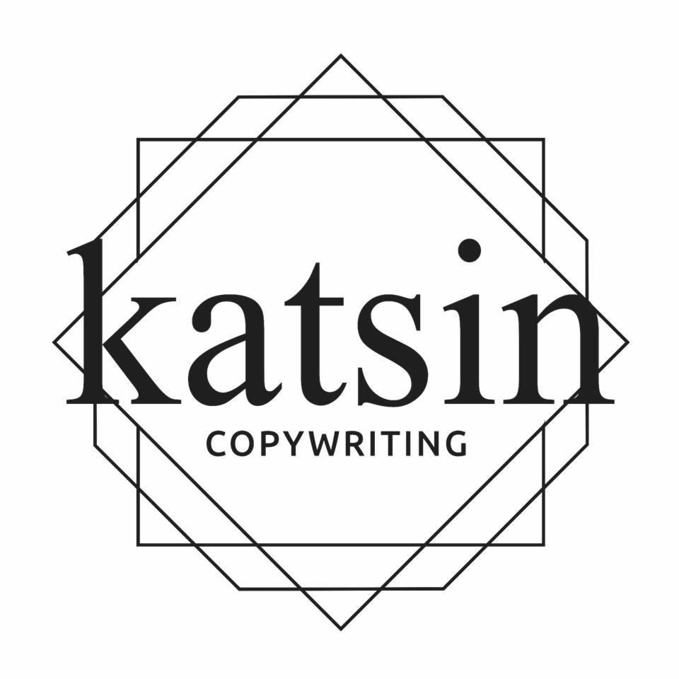 Minimalistyczne logo firmy Katsin Copywriting w czerni i bieli, nazwa firmy umieszczona w geometrycznej ramie.