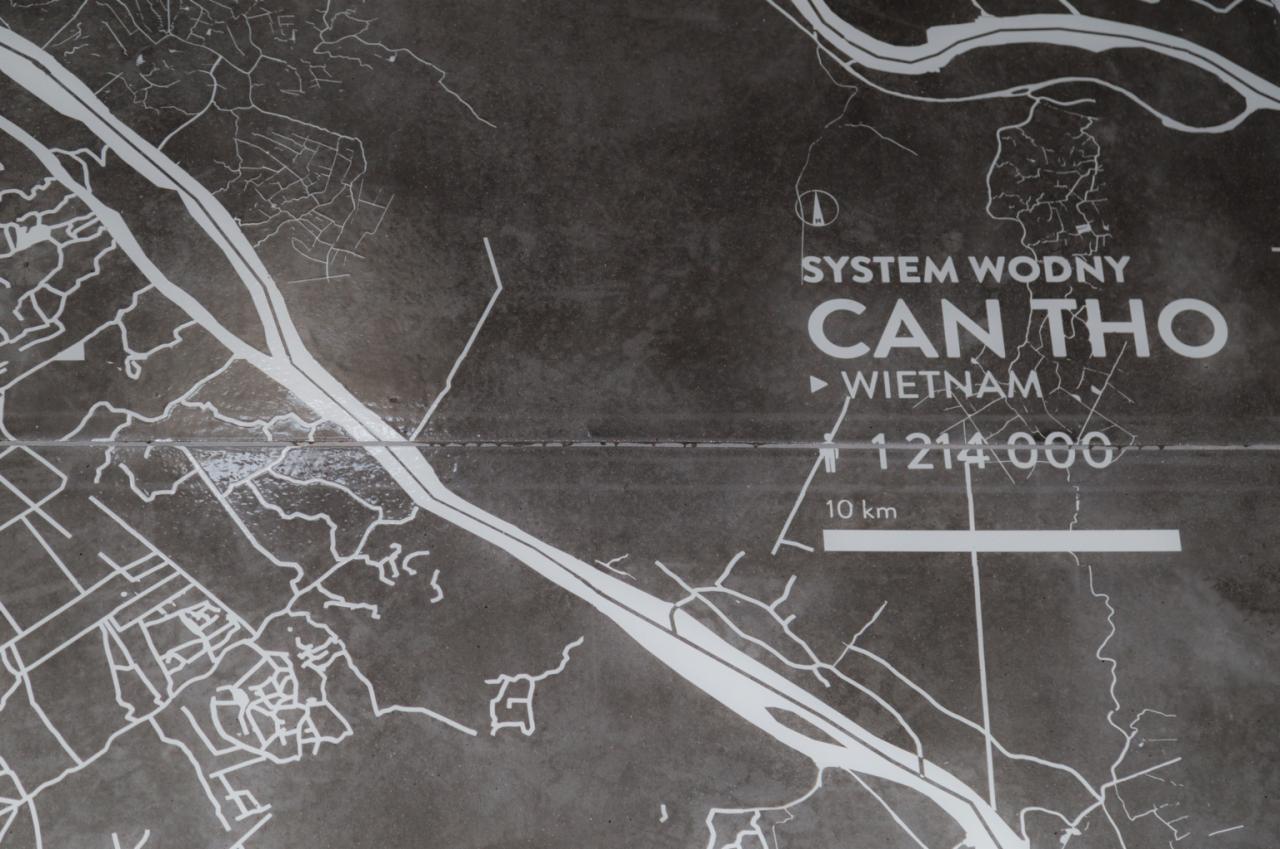 Grafiki na posadzkach - mapa systemu wodnego - wrocławskie Hydropolis