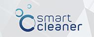 Logo firmy Smart Cleaner z trzema koncentrycznymi okręgami w odcieniach niebieskiego po lewej stronie i nazwą firmy po prawej, na jasnoszarym tle z geometrycznym wzorem.