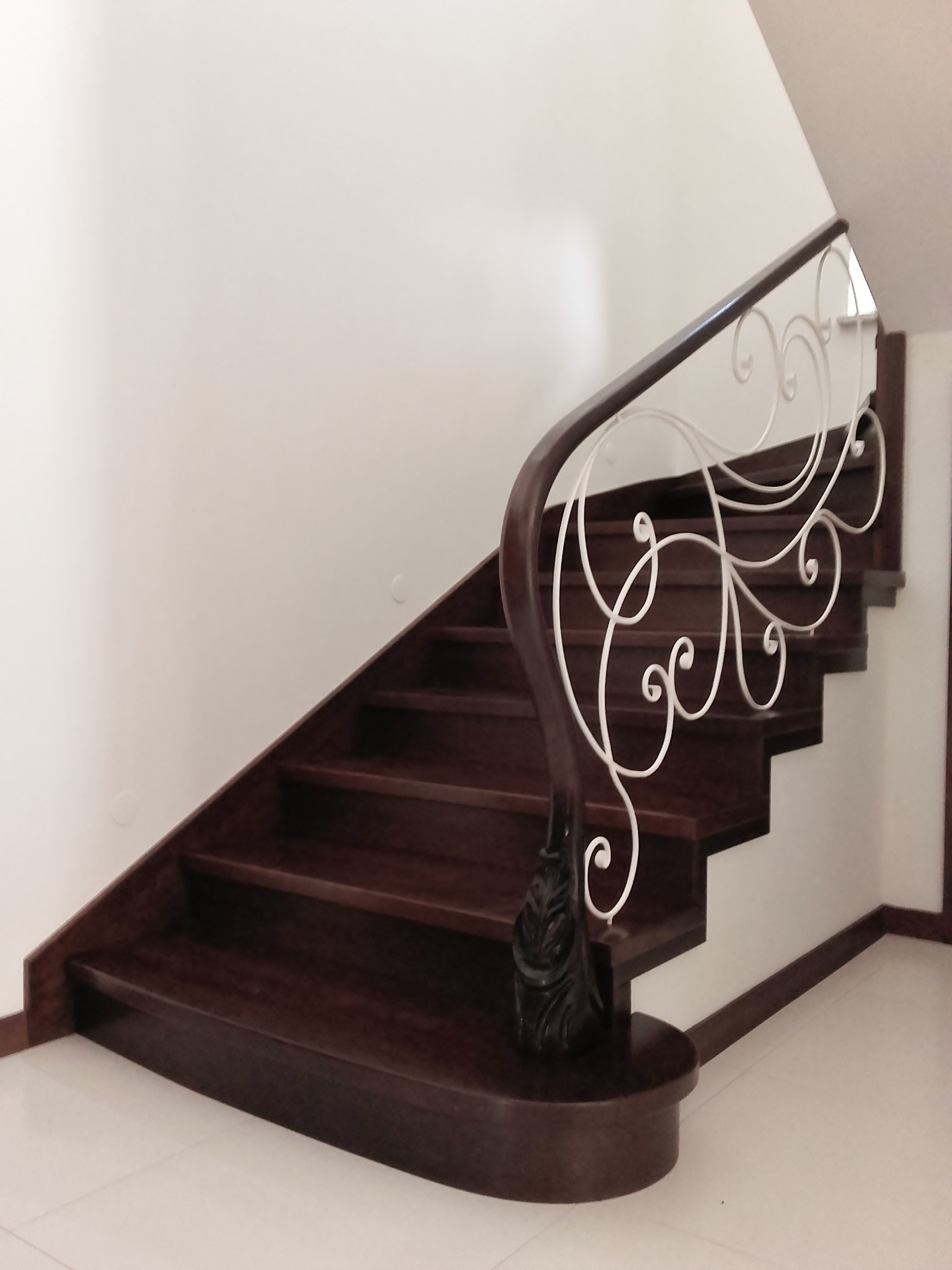 Schody na konstrukcji betonowej