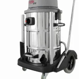 Profesjonalny odkurzacz przemysłowy marki Printus, model N77/3E, z chromowanym zbiornikiem i szarą głowicą, na kółkach, widoczny na białym tle.