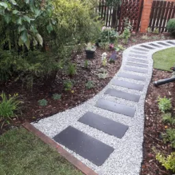 jak jest dużo korzeni można zrobić ścieżkę