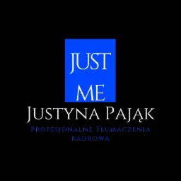Logo firmy Just Me Justyna Pająk oferującej profesjonalne tłumaczenia kadrowe, na czarnym tle z niebieskim kwadratem.