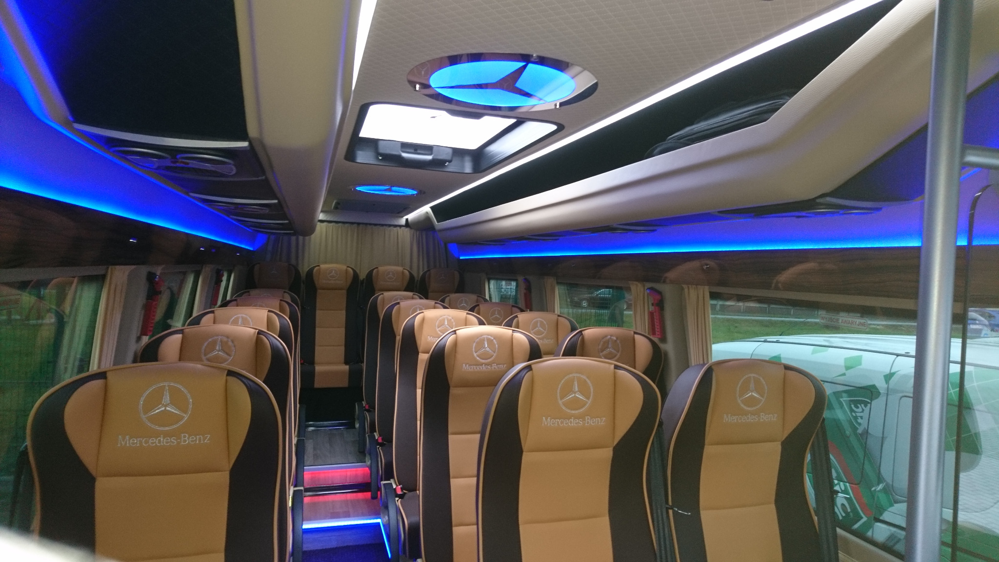 Mercedes Sprinter 20 miejsc + kierowca (VIP)