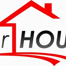 Logo firmy 'for HOUSE' z czerwonym konturem domu i czarnym napisem na białym tle.