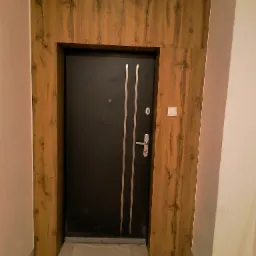 Portal wejściowy, płyta dąb votan