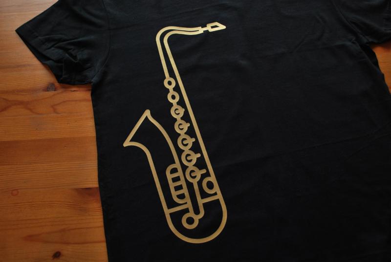 Koszulka ze złotym nadrukiem