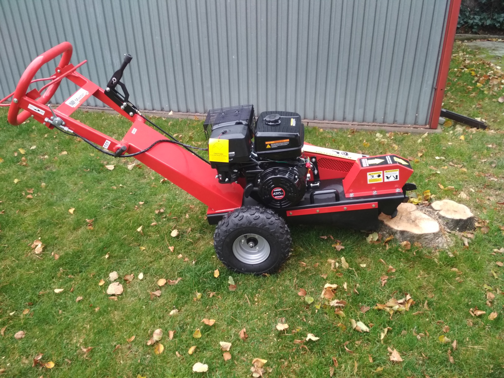 Frezowanie pni (karp) po wyciętym drzewie