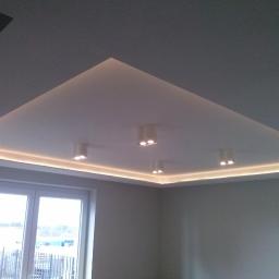 Sufit podwieszany z podświetleniem LED