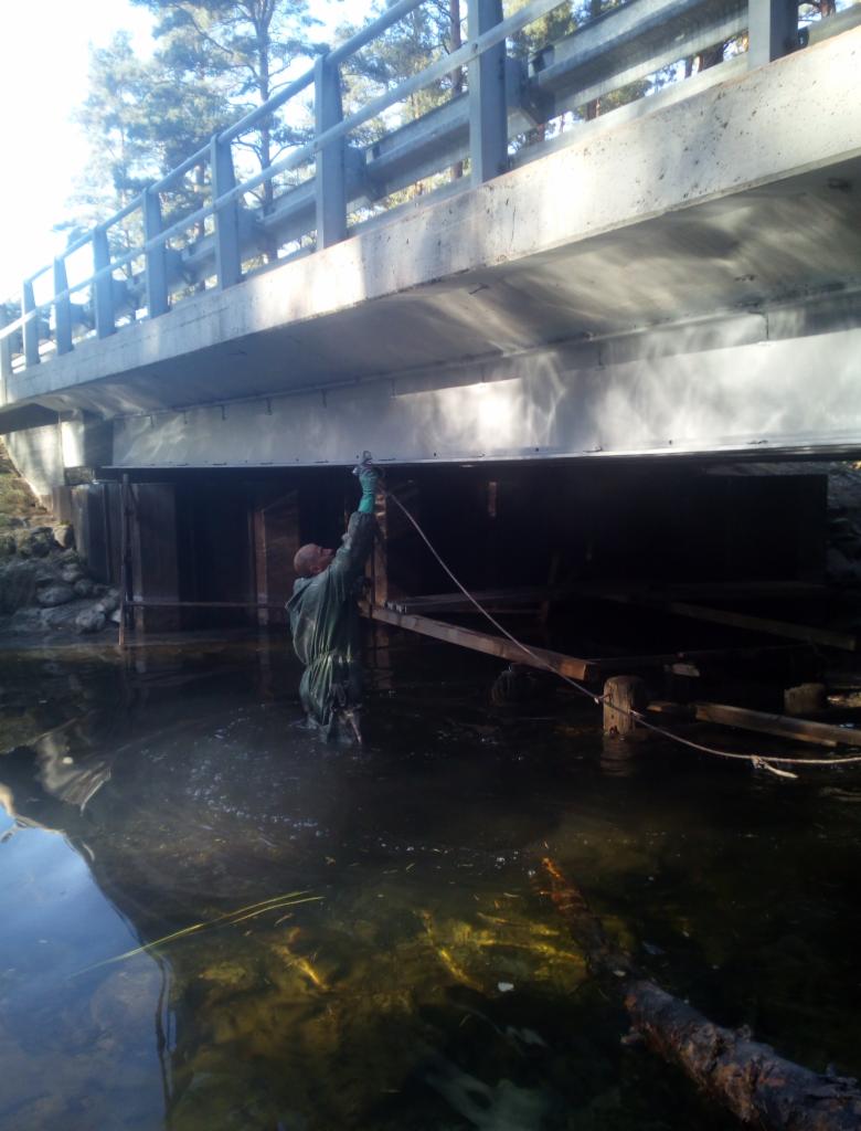 Malowanie hydrodynamiczne mostu Skaliska