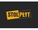 Logo firmy STOL PŁYT na czarnym tle, nazwa umieszczona na żółtych prostokątach z czarnymi obramowaniami.