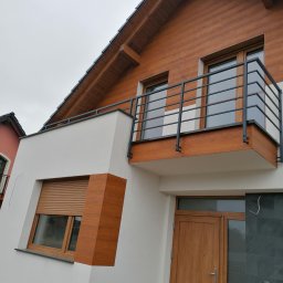 Prosta, nowoczesna balustrada stalowa, malowana proszkowo