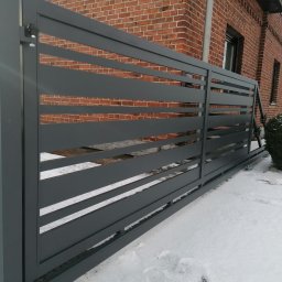 Brama przesuwna z wypełnieniem z aluminium
