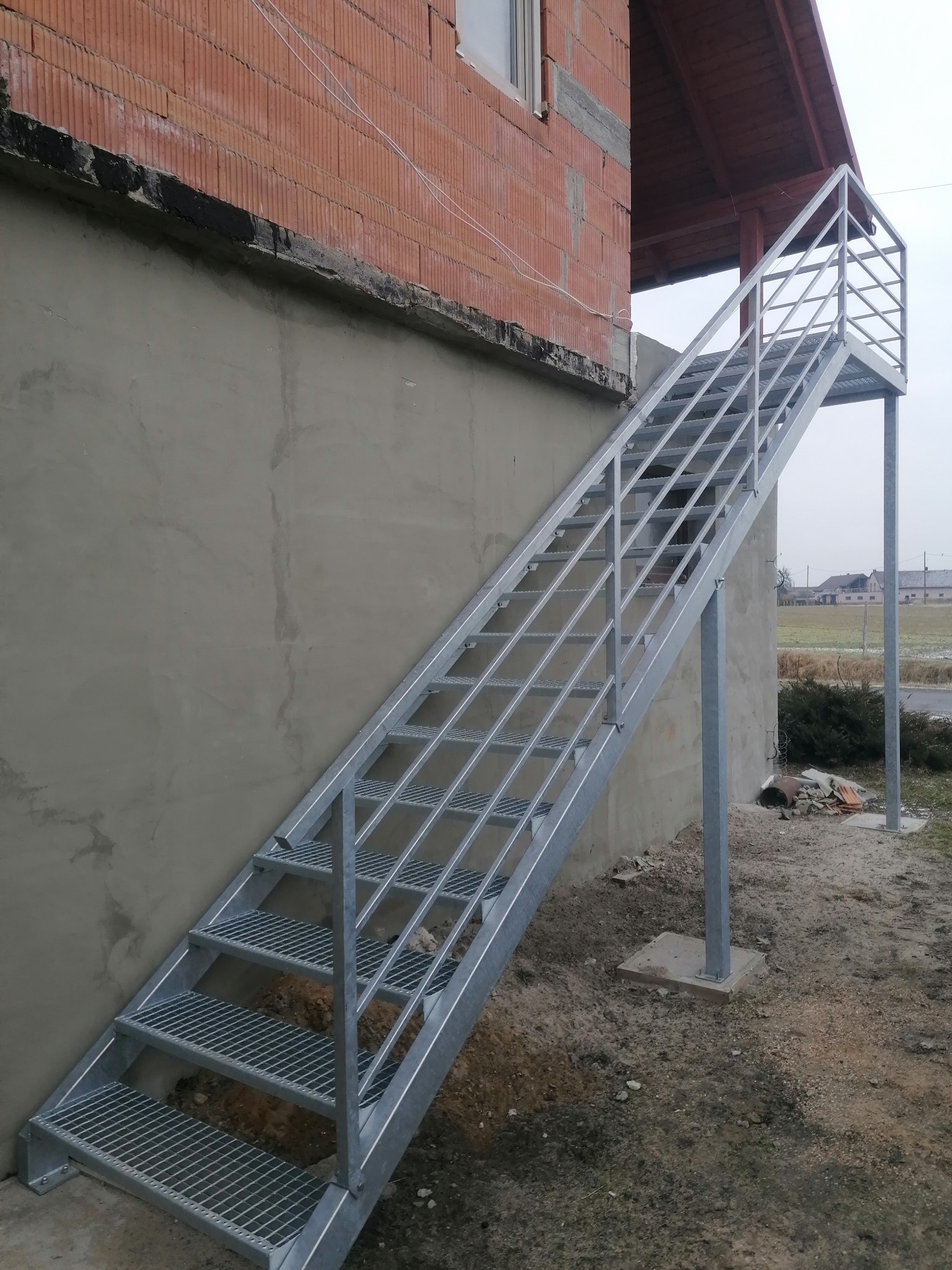 Schody metalowe ocynkowane zewnętrzne