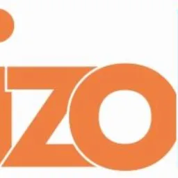 Logo firmy Izoluk w kolorach pomarańczowym i niebieskim, z abstrakcyjnym symbolem po lewej stronie i nazwą firmy po prawej.